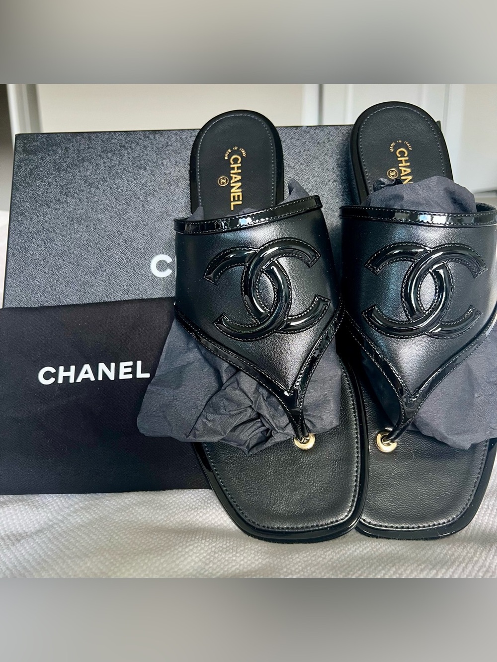CHANEL Black Leather CC Toe-Post Sandals